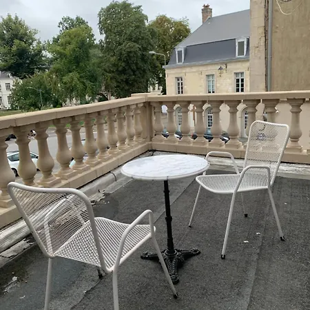 Maison Atypique Au Pied De L'eglise St Gery *
